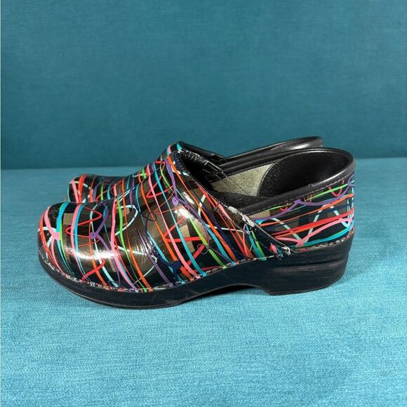 Size 8 - Women’s Dansko Professional Streamer clogs - Picture 1 of 8